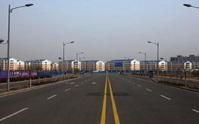 2010年承建的伊旗阿鎮怡心園北路市政道路工程